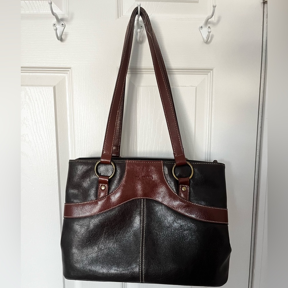 Toledano’s Two-Tone Brown Elegant Shoulder Bag